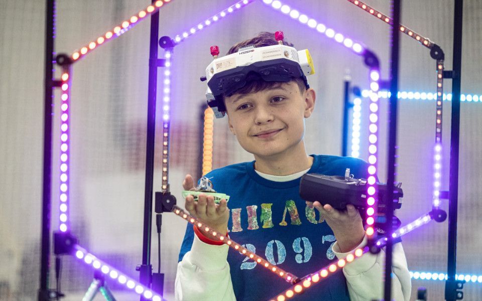 Первый московский чемпионат по дрон-рейсингу стартовал в МАИ